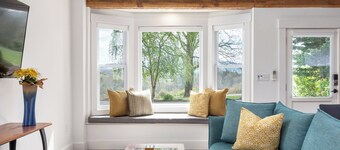 Mid-Century Home & Cabin: Sauna & Hot Tub 15 min to AVL