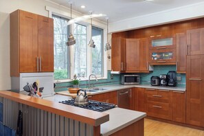 ثلاجة، ميكروويف، فرن، موقد طهي مسطح