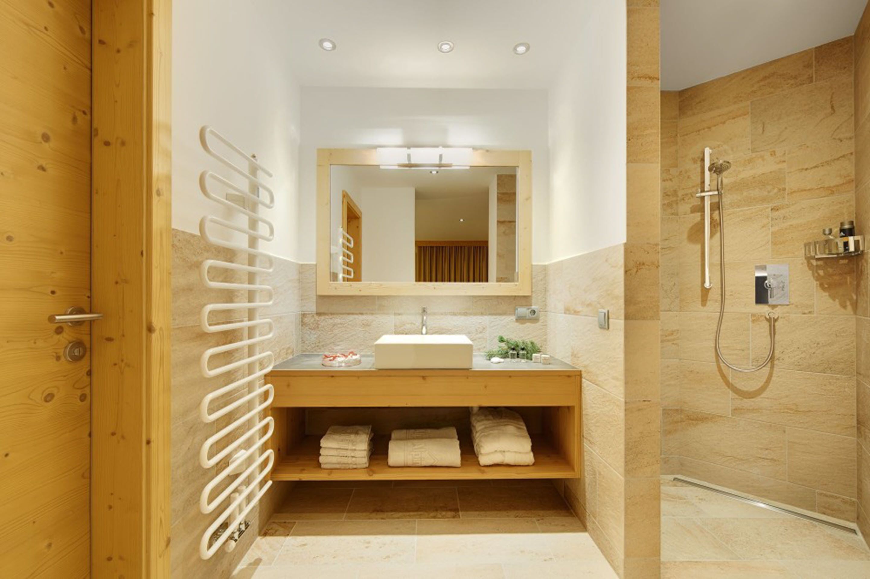 shower, rainfall showerhead, free toiletries, hair dryer