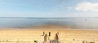 FÀrgglad, familjevÀnlig lÀgenhet nÀra havet och renoverad interiör!