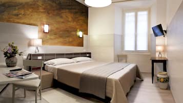 Camera con letto matrimoniale o 2 letti singoli | Una scrivania, postazione laptop, letti aggiuntivi (a pagamento)