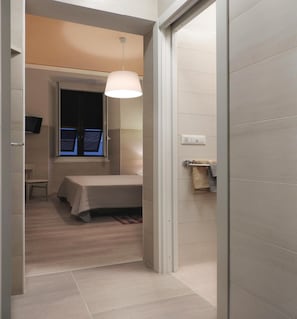 Bureau, espace de travail pour ordinateur portable