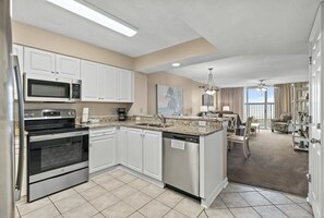 冰箱、微波炉、烤箱、炉灶