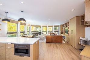 3.3-plunge-j-telluride-kitchen1 - Beautiful West End Condo | New Remodel, Steps to Chair 7, Trails & Ski Access (Telluride)