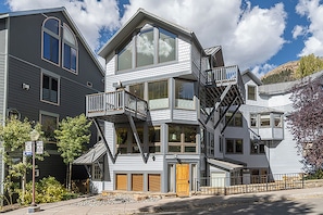 8.1-plunge-j-telluride-ext-back - Beautiful West End Condo | New Remodel, Steps to Chair 7, Trails & Ski Access (Telluride)