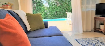 Sugar Fields Hoilday Home avec piscine privée.