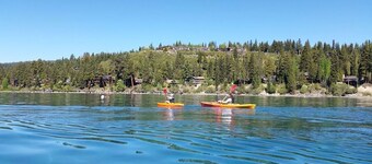 Gorgeous Tahoe Condo / Pools / Hot Tub / Tennis / 1/2 Mile to Beach!