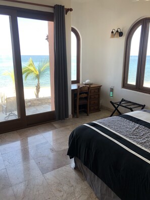 6 bedrooms, WiFi, bed sheets - McGann Estate Resort: Two Houses on the Beach, sleeps 14 (Los Barriles)