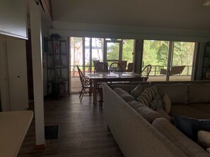 Smart-TV, Kamin, Videospiele, DVD-Player