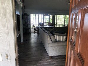 Smart TV, fireplace, video games, DVD player - GETAWAY FROM THE CRAZINESS:  COME RELAX & ENJOY THE WATER / FISHING / SUN / FUN  (Florahome)