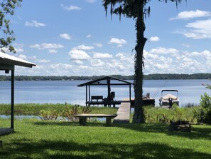 Property grounds - GETAWAY FROM THE CRAZINESS: COME RELAX & ENJOY THE WATER / FISHING / SUN / FUN (Florahome)