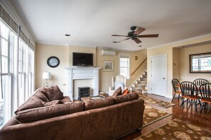 Una Smart TV, libros