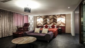 Habitación Elite doble | Escritorio, cortinas opacas, camas supletorias y wifi gratis