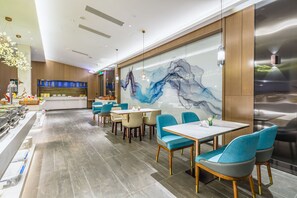 包含每日自助早餐