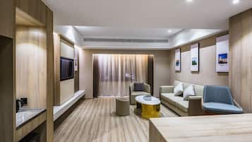 奢華套房 | 客廳 | 50 吋LCD 電視連精選電視頻道、電視