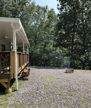 Property grounds - Rock Hill Cabins - Eagle's Nest (Weedville)