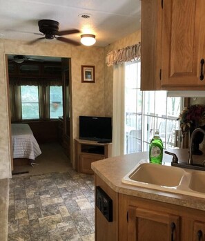 1 bedroom, bed sheets