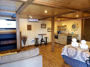 Interior - Main Street Suite - Downtown Blue Ridge (Blue Ridge)