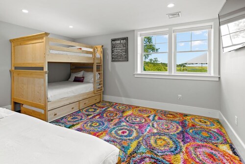 Quivett Compound 419-B  Magnificent Mansion, Privacy, Pool, Water Views in Brewster