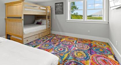 Quivett Compound 419-B Magnificent Mansion, Privacy, Pool, Water Views in Brewster