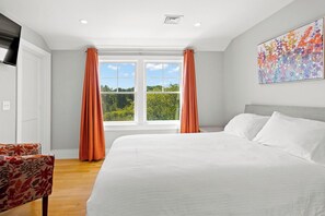 10 bedrooms, iron/ironing board, free WiFi, bed sheets