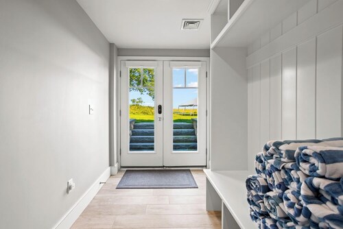 Quivett Compound 419-B  Magnificent Mansion, Privacy, Pool, Water Views in Brewster