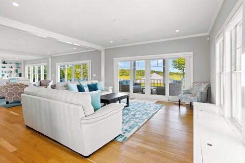 Magnifique manoir, intimité, piscine, vue sur l'eau à Brewster; 417-B