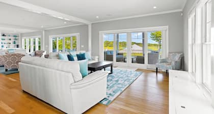 Magnifique manoir, intimité, piscine, vue sur l'eau à Brewster; 417-B
