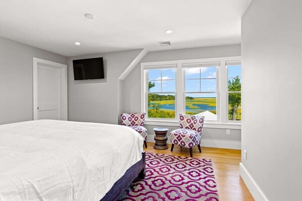 10 bedrooms, iron/ironing board, free WiFi, bed sheets