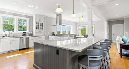 Quivett Compound 419-B Magnificent Mansion, Privacy, Pool, Water Views in Brewster