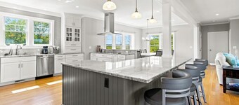 Quivett Compound 419-B Magnificent Mansion, Privacy, Pool, Water Views in Brewster