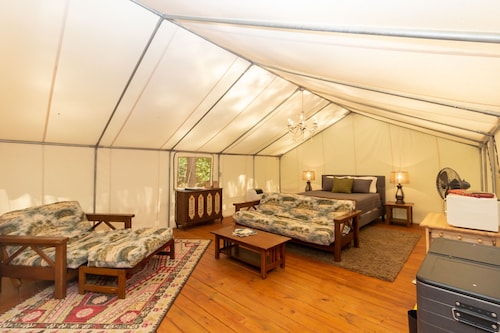 Glamping en Copperhill - "El Kayak"