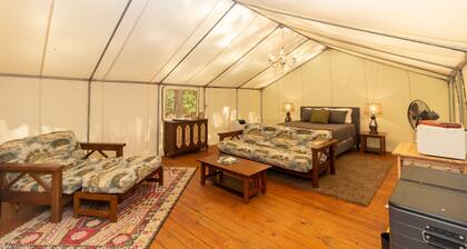 Glamping Copperhillissä - "The Kayak"