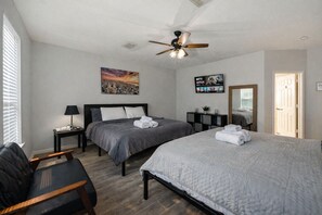 7 bedrooms, desk, iron/ironing board, travel cot