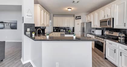 MEGA-HAUS !!! PRIVATER POOL; WHIRLPOOL; 7 SCHLAFZIMMER; 16 BETTEN; NACHRICHT FÜR 3D TOUR