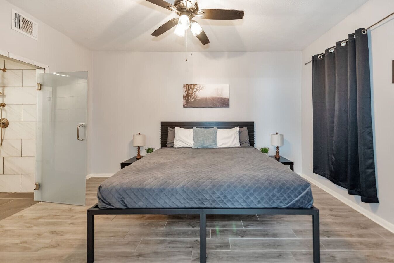 7 Schlafzimmer, Schreibtisch, Bügeleisen/Bügelbrett, Reisekinderbett