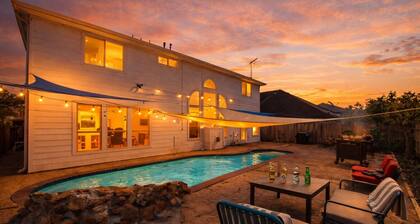 Large 7BR Houston Oasis w/ Pool, Hot Tub & BBQ