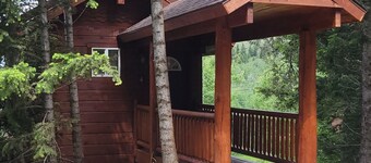 "Treehouse" Cozy Retreat for 2 Near Yellowstone!