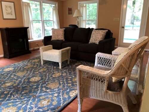 Charming cottage in wooded location