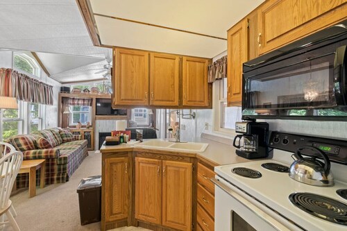 Hidden River Gem, Mountain Views, Fishing, and Hiking