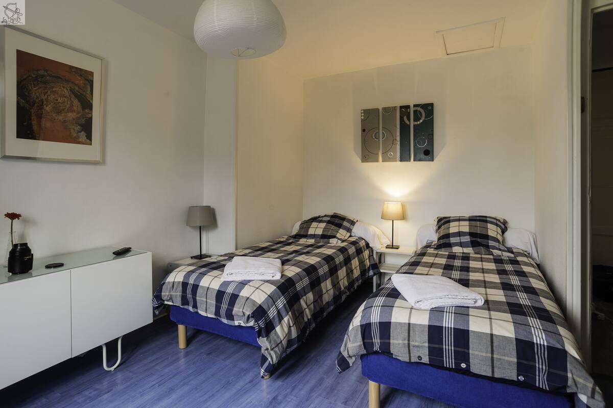 Tweepersoonskamer (B) | Gratis babybedden, gratis wifi, individueel gedecoreerd
