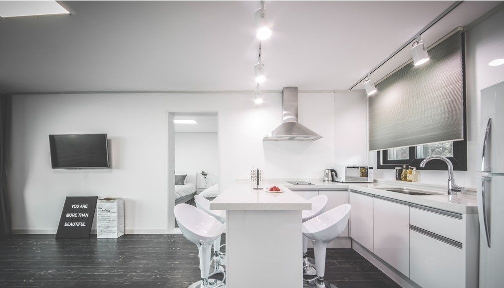 suite, 2 bedrooms | private kitchenette | fridge, microwave, stovetop, electric kettle