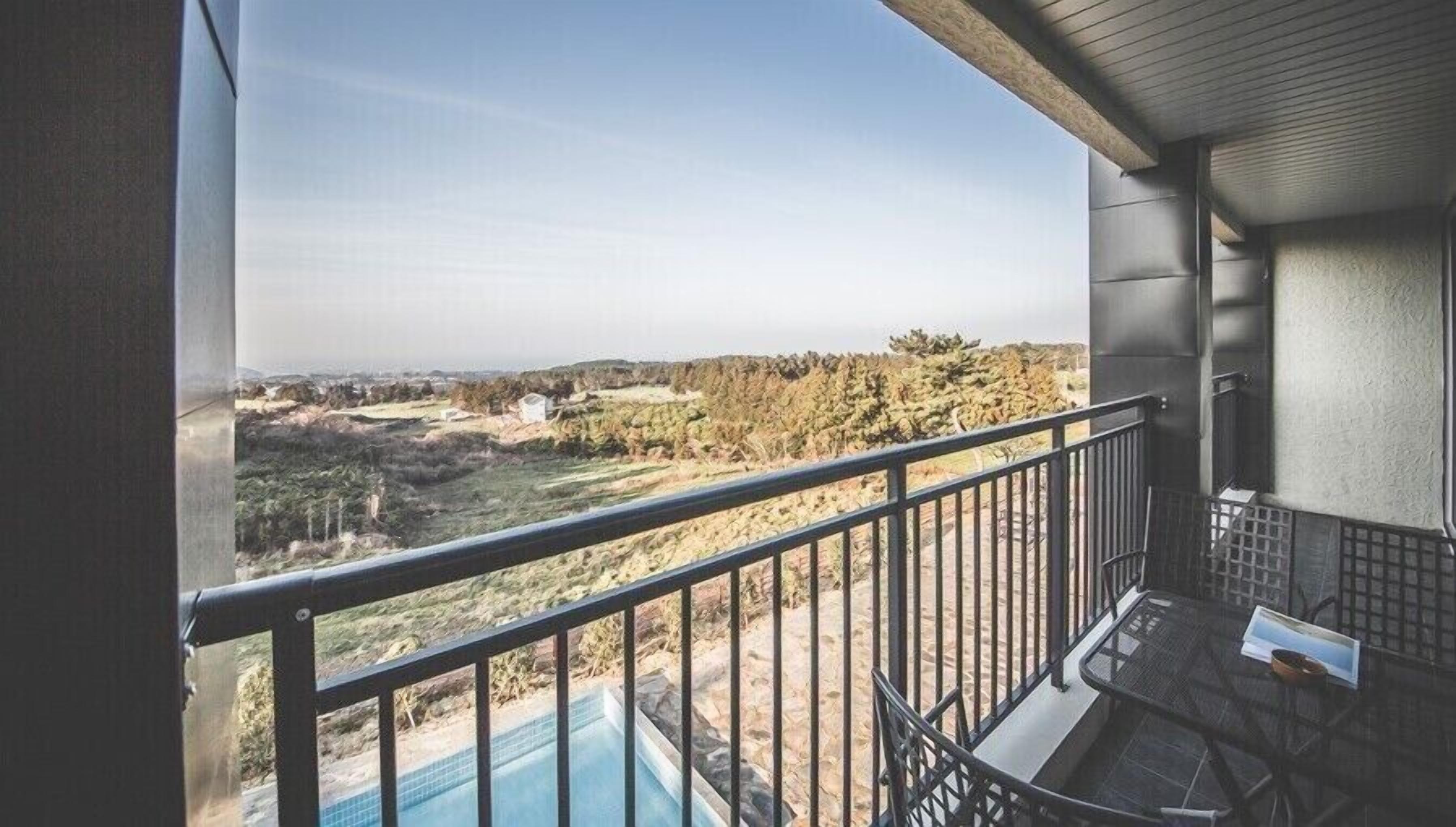 suite, 2 bedrooms | balcony