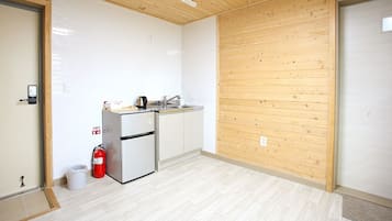 Basic Studio (202) | Room amenity