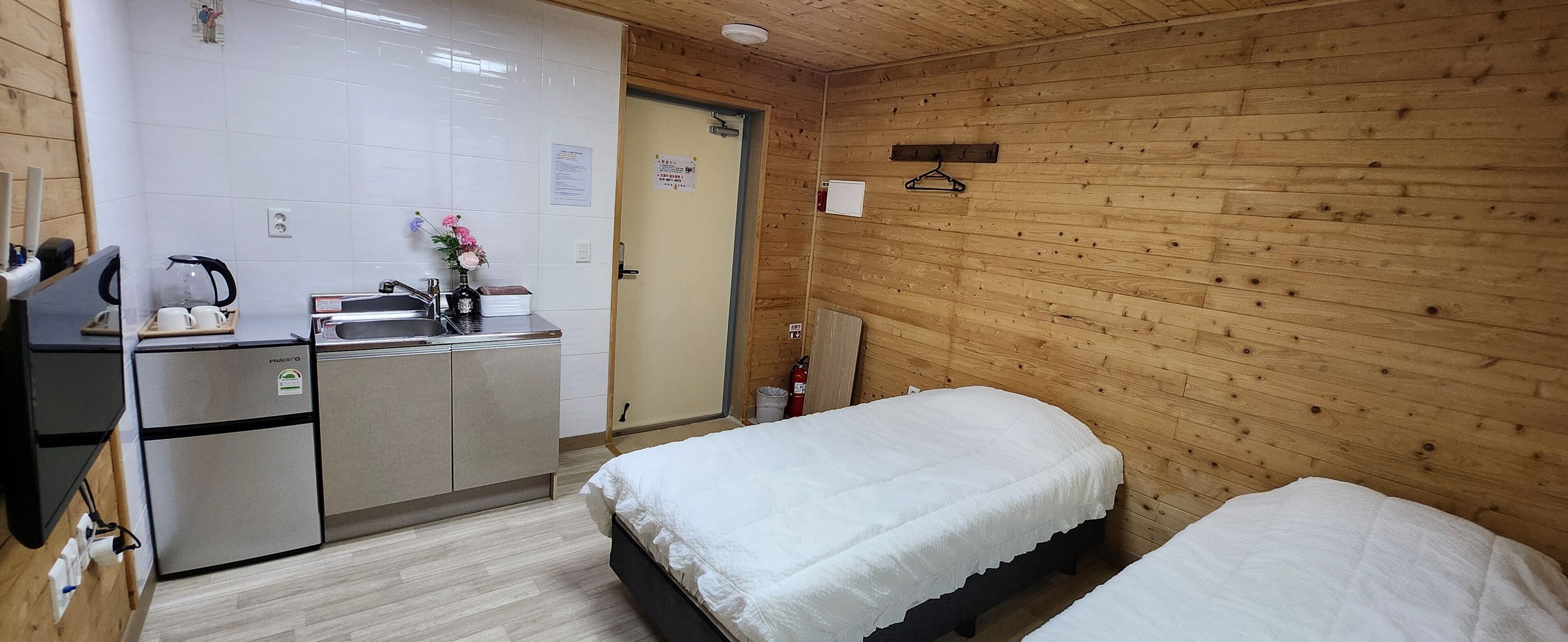 Eenvoudige studio (101) | Verduisterende gordijnen, gratis wifi, beddengoed