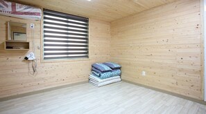 204호 | 암막 커튼, 무료 WiFi, 침대 시트