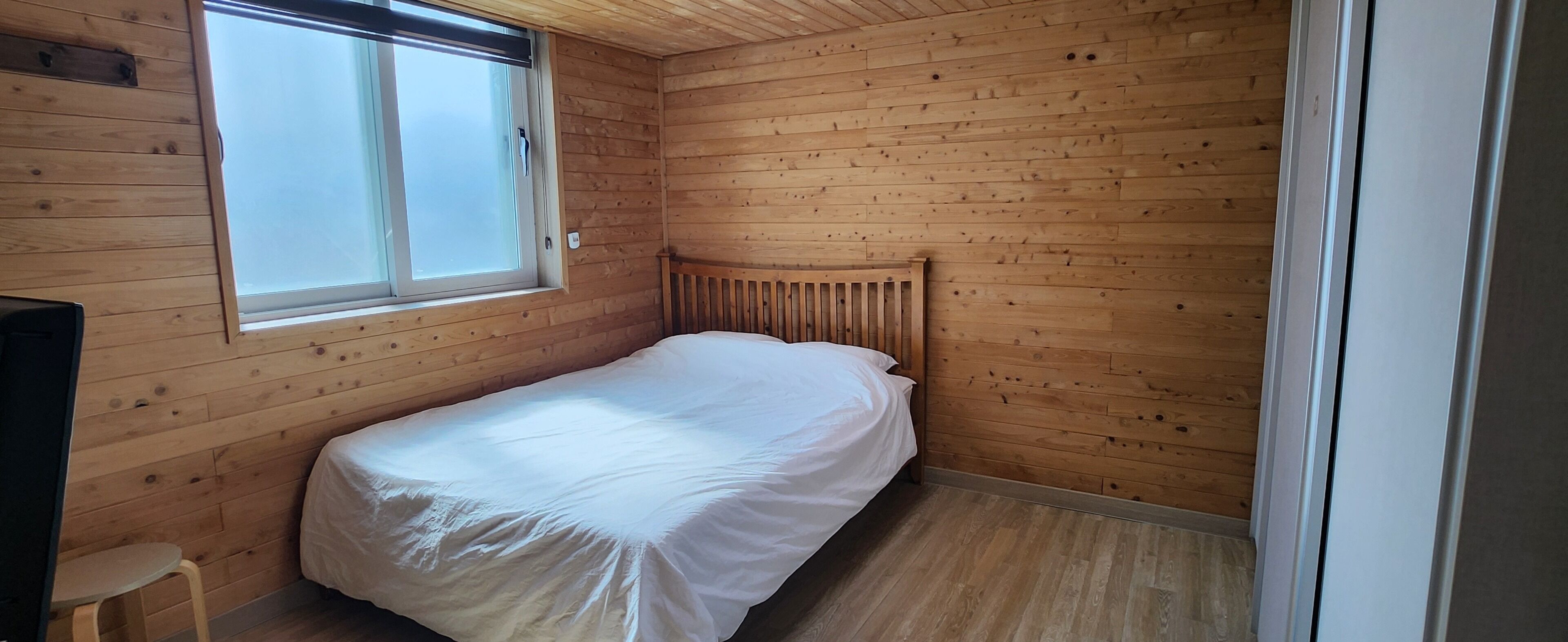 102호 | 암막 커튼, 무료 WiFi, 침대 시트