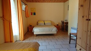 Chambre Triple (Jaune)