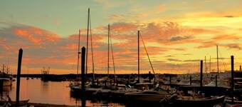 Lejlighed i historisk hjem overfor Cripple Cove Harbor, Gloucester, MA