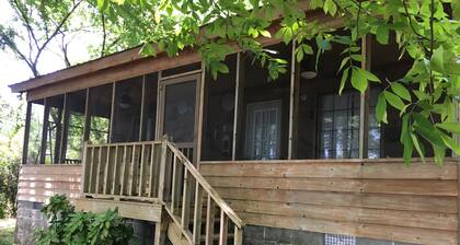 Rústico Lake Cabin AL